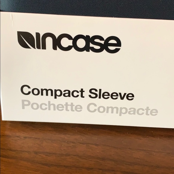 ๐ ๐ Incase 12โ MacBook case - Picture 3 of 5